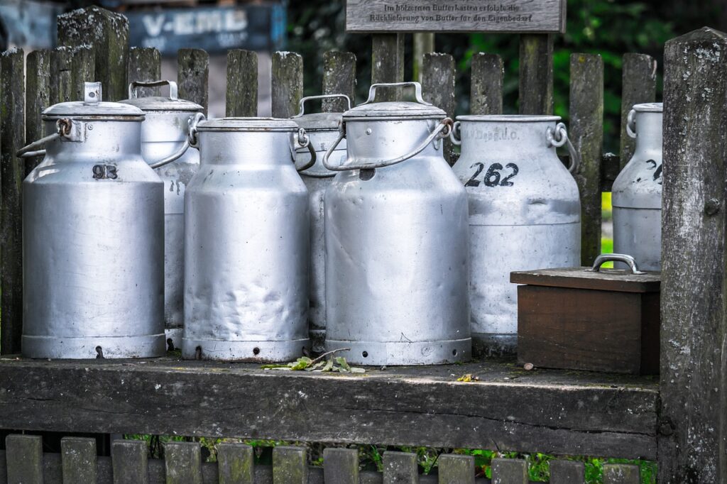 milk cans, can, milk-1659157.jpg